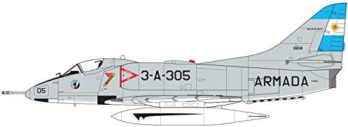 Airfix Douglas A-4B / Q Skyhawk 1: 72 Vietnam Savaşı Askeri Havacılık Plastik Model Seti A03029A, Boyasız